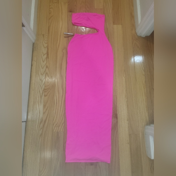 1. NWT SKIMS FITS EVERYBODY CUTOUT LONG DRESS IN LIMITED EDITION NEON PINK - Picture 6 of 7